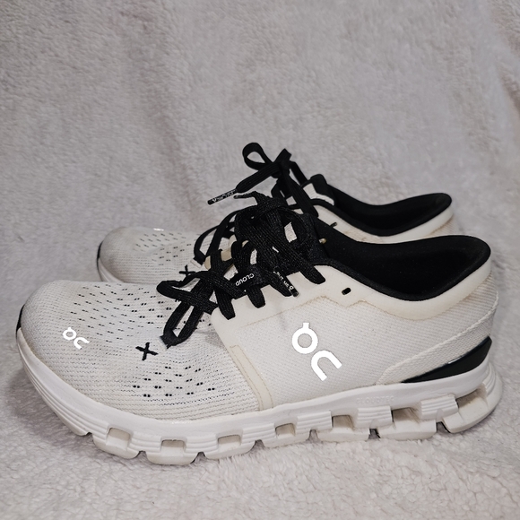 On Running Cloudtec White and Black Shoes - Picture 1 of 10